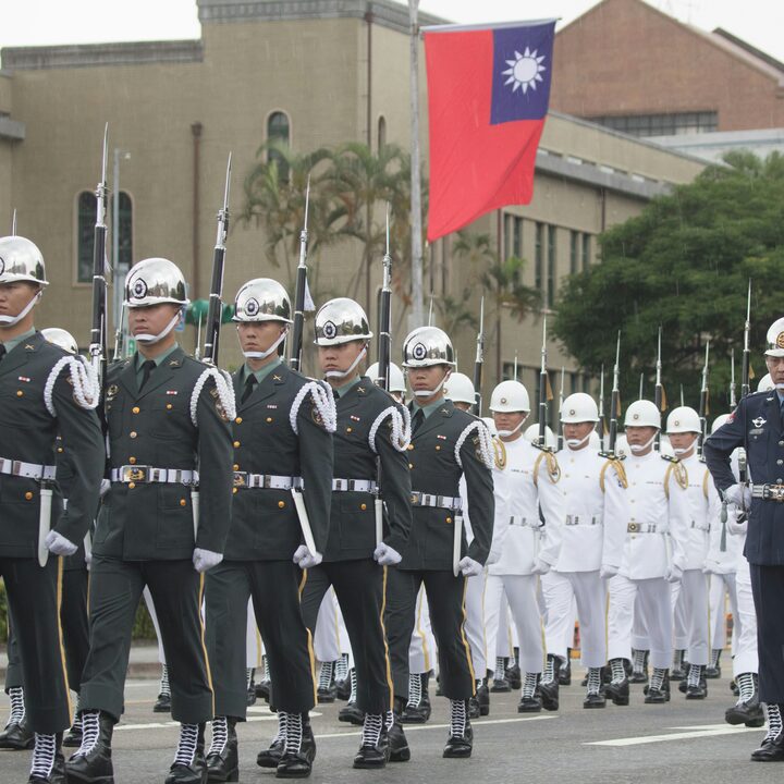 Taiwanesische Ehrengarde-Parade mit Taiwan-Flagge